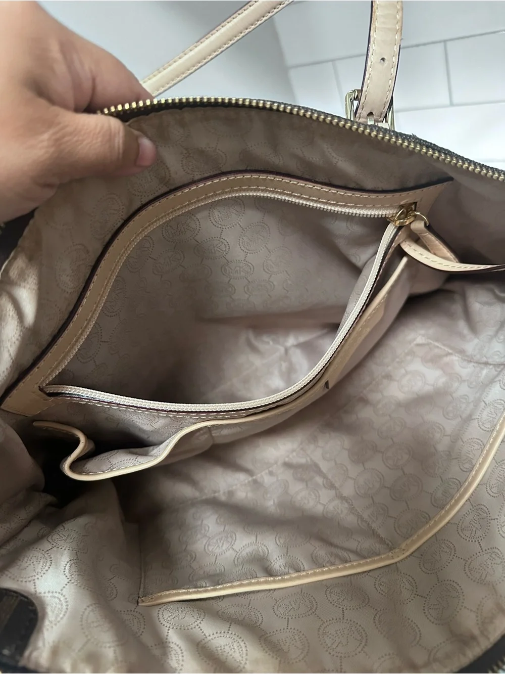 Michael Kors signature mk